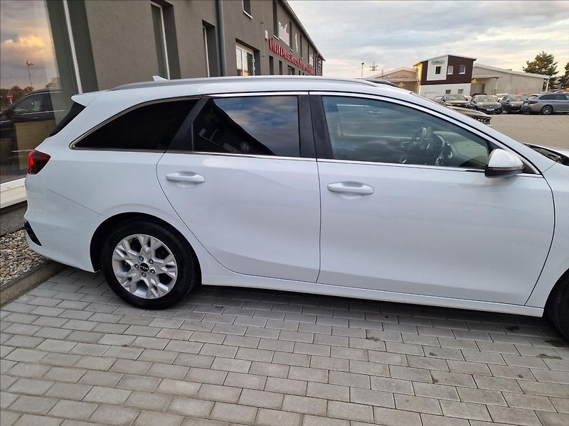 Kia Ceed 1.5 T-GDI 118kW TOP SW,1.Maj. - fotka 41 z 50