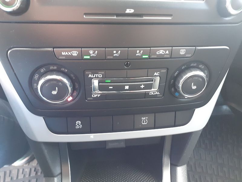 Škoda Yeti (2013) 1.2 TSI AMBIENTE - fotka 13 z 37