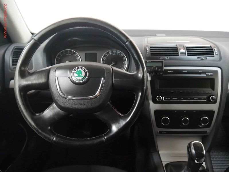 Škoda Octavia (2012) 1.6 TDi, ČR, AAC, tempo - fotka 13 z 16