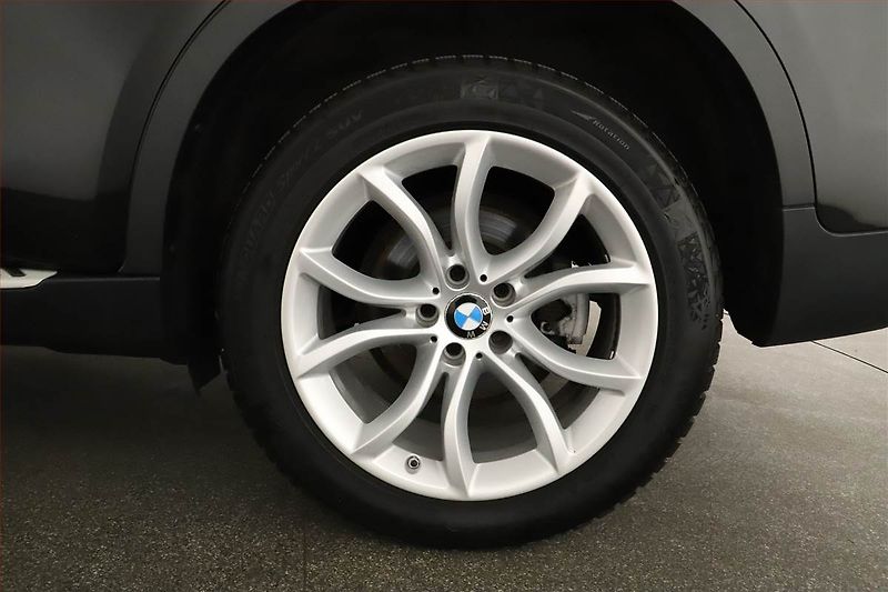 BMW X6 (2015) Edition Exclusive xDrive30d - fotka 20 z 20