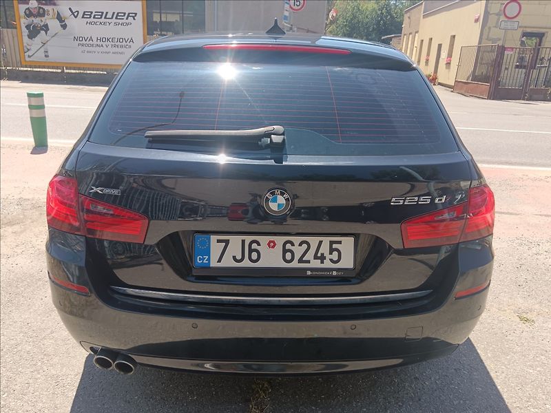 BMW Řada 5 2,0 525D Xdrive - fotka 10 z 24