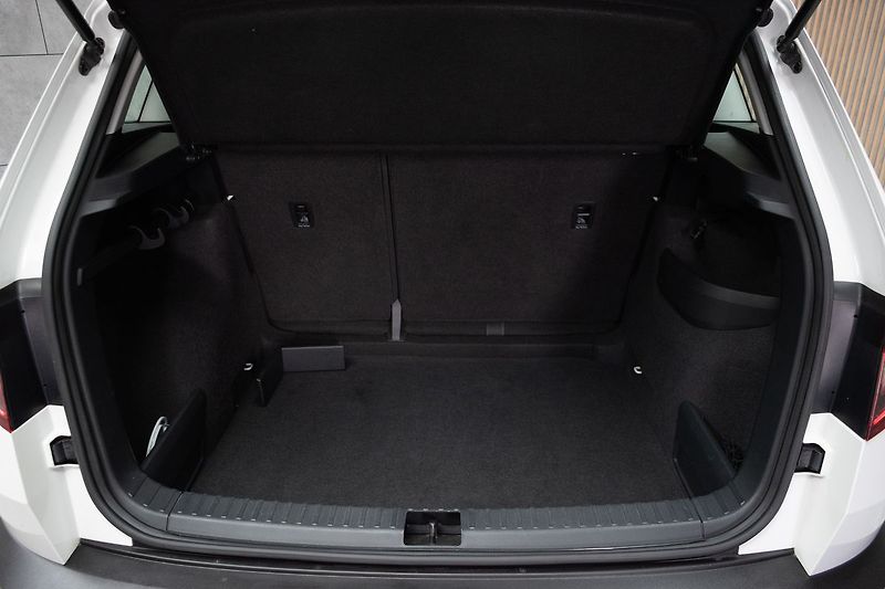 Škoda Karoq 1.5 TSI TAŽNÉ*KAMERA*ČR* - fotka 32 z 34
