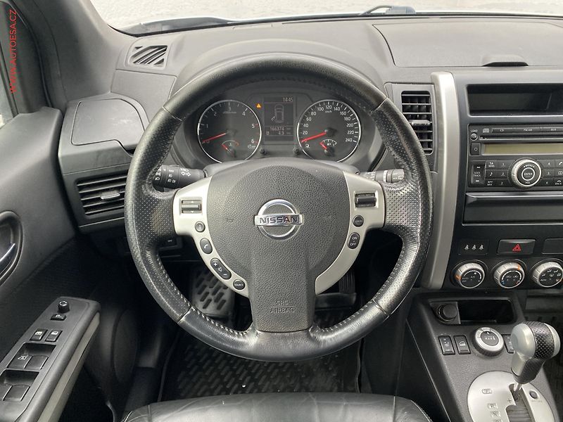 Nissan X-Trail (2011) 2.0 dCi 4x4, AT, xenon - fotka 9 z 17