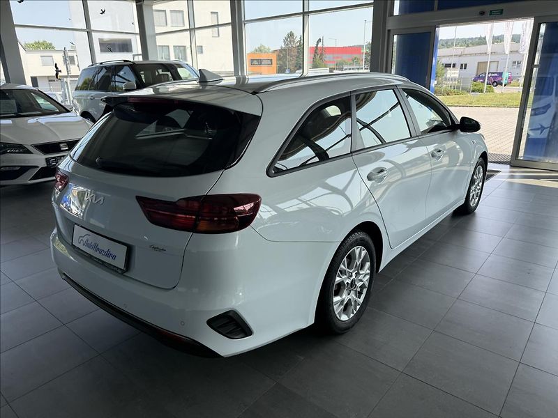 Kia Ceed 1,0   73kW,SPIN,ZÁRUKA,ČR,1.MA - fotka 6 z 28