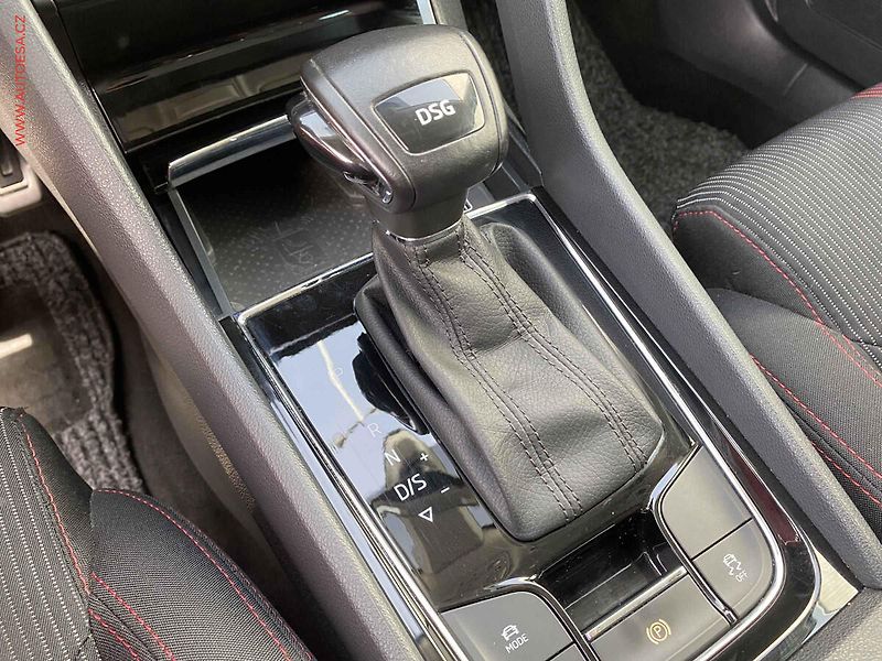 Škoda Karoq (2019) 1.5 TSi, Style, DSG, +ALU - fotka 16 z 20