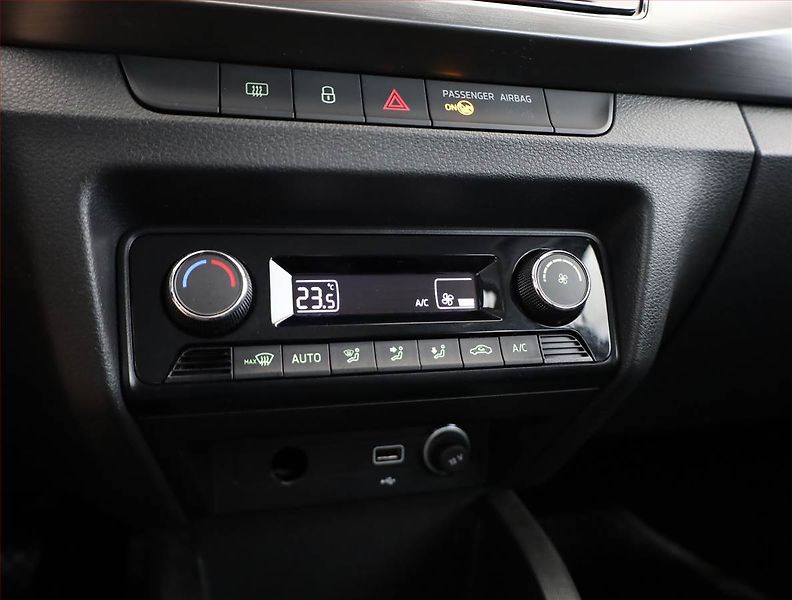 Škoda Fabia (2019) Style 1.0 TSI, Serv.kniha - fotka 10 z 16