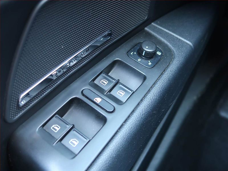 Škoda Superb (2011) Elegance 1.6 TDI, Navi - fotka 16 z 17