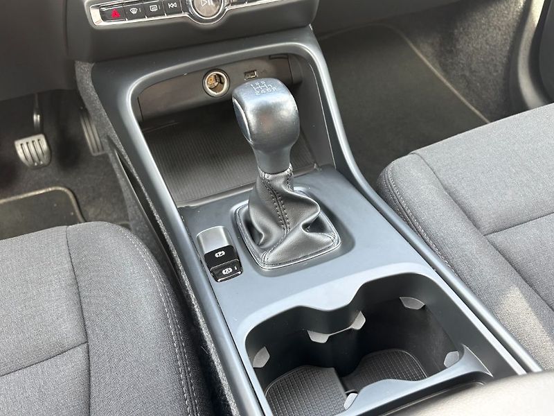 Volvo XC40 Momentum core T2 95kW - fotka 14 z 23