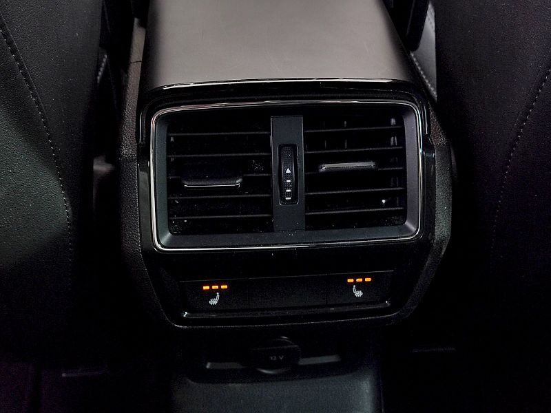Škoda Karoq (2021) Style Plus 1,5 Tsi 110 Kw DSG - fotka 28 z 39