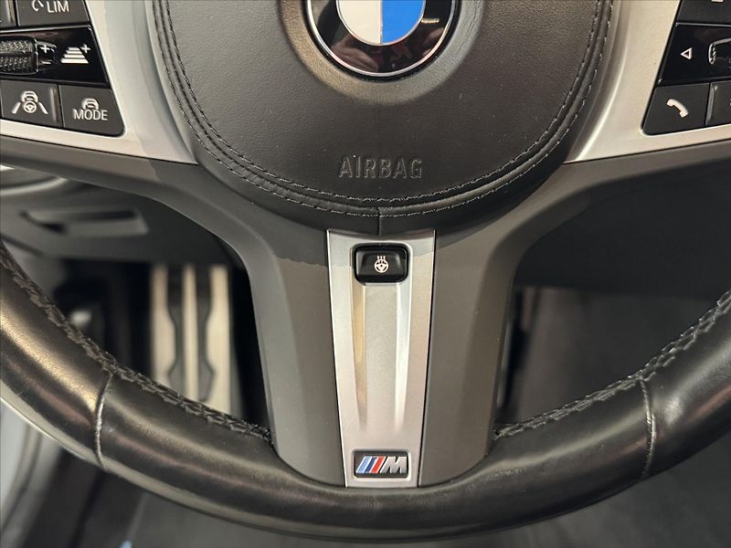 BMW Řada 5 M550i xDRIVE LASER HUD - fotka 11 z 31