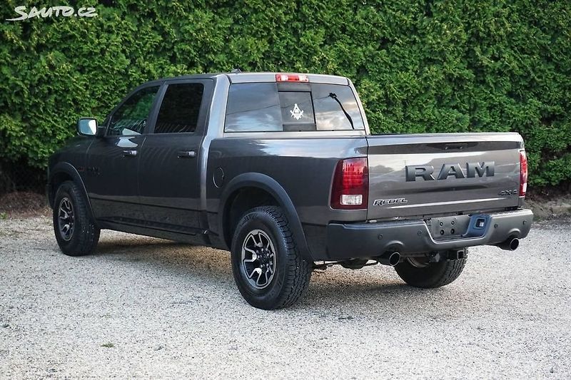 Dodge RAM (2015) 5.7 HEMI 4X4 REBEL EDITION - fotka 6 z 35