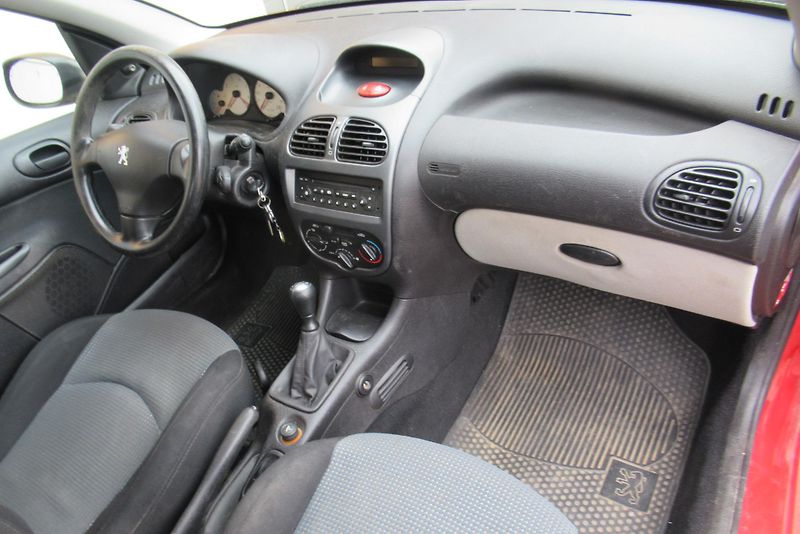 Peugeot 206 1.4i POJÍZDNÉ - NA OPRAVU - fotka 13 z 15