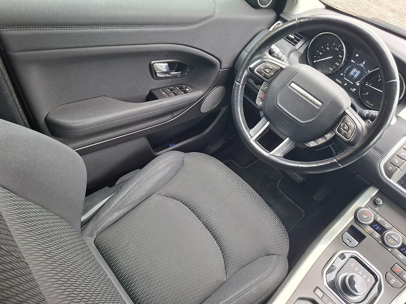 Land Rover Range Rover Evoque (2017) 2.0TD4 110kW 4X4 -NOVÉ V ČR - fotka 12 z 42