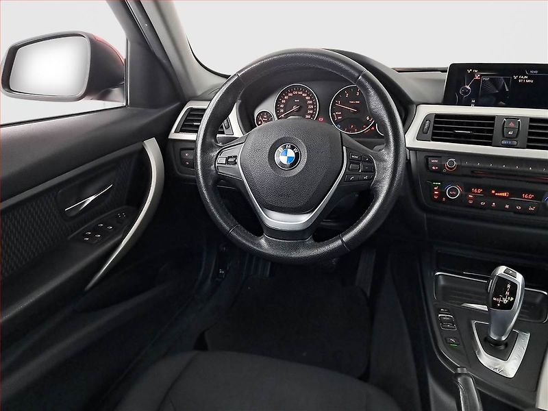 BMW Řada 3 (2014) 318 d, Automat, Navi - fotka 7 z 25