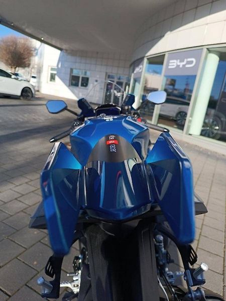 Aprilia RSV4 RR (2025) RSV4 1100 Stingray Blu (sleva - fotka 8 z 12