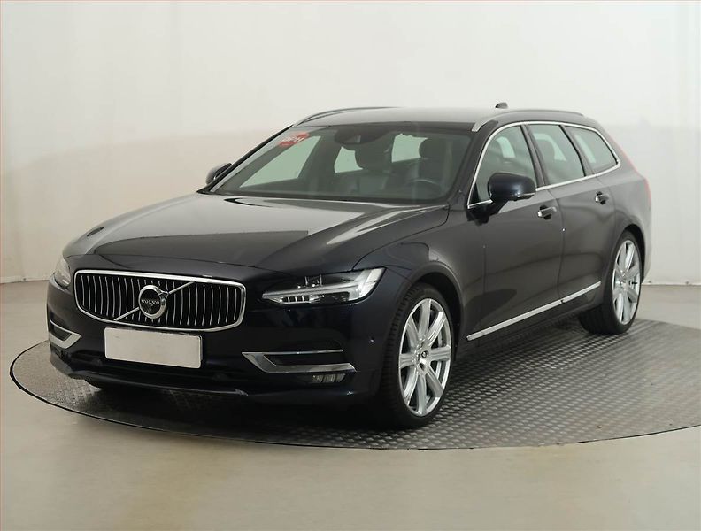 Volvo V90 (2016) D5 AWD, 4X4, Automat - fotka 2 z 21
