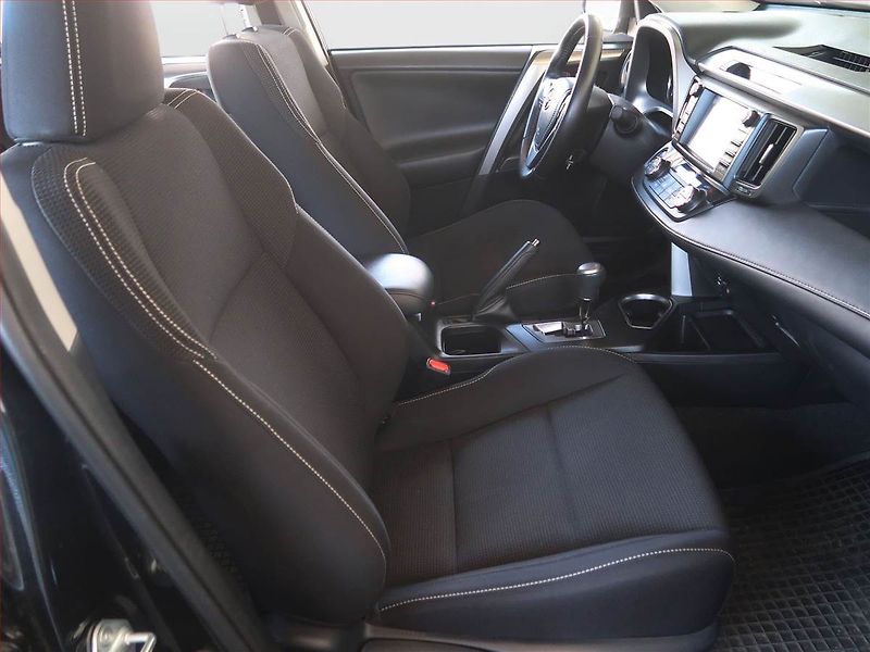 Toyota RAV4 (2016) 2.5 Hybrid - fotka 8 z 17