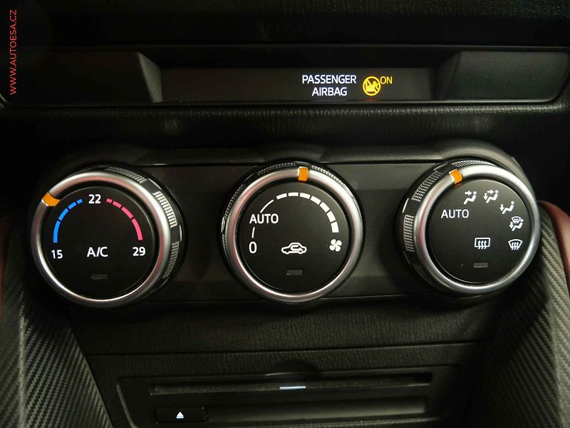 Mazda CX-3 (2016) 1.5 D, LED, headUP, kůže - fotka 18 z 22