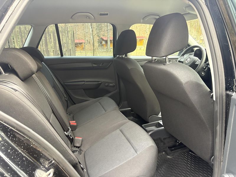 Škoda Fabia (2017) 1.0 TSi 70 kW, klima - fotka 17 z 20