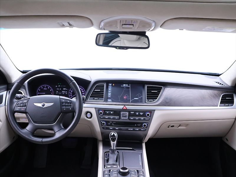Hyundai Genesis 3,8 V6 232kW Exclusive 4x4 CZ - fotka 30 z 40