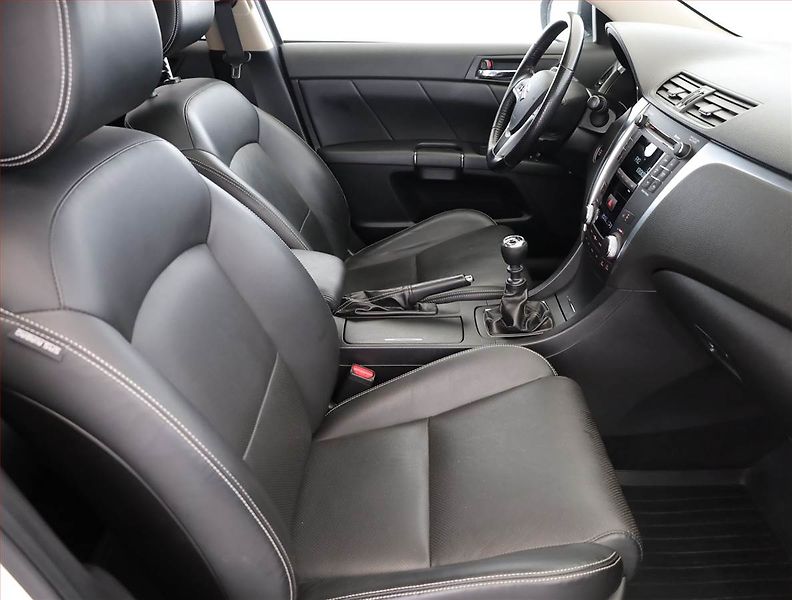 Suzuki Kizashi (2014) 2.4 VVT, Serv.kniha, Xenony - fotka 7 z 16