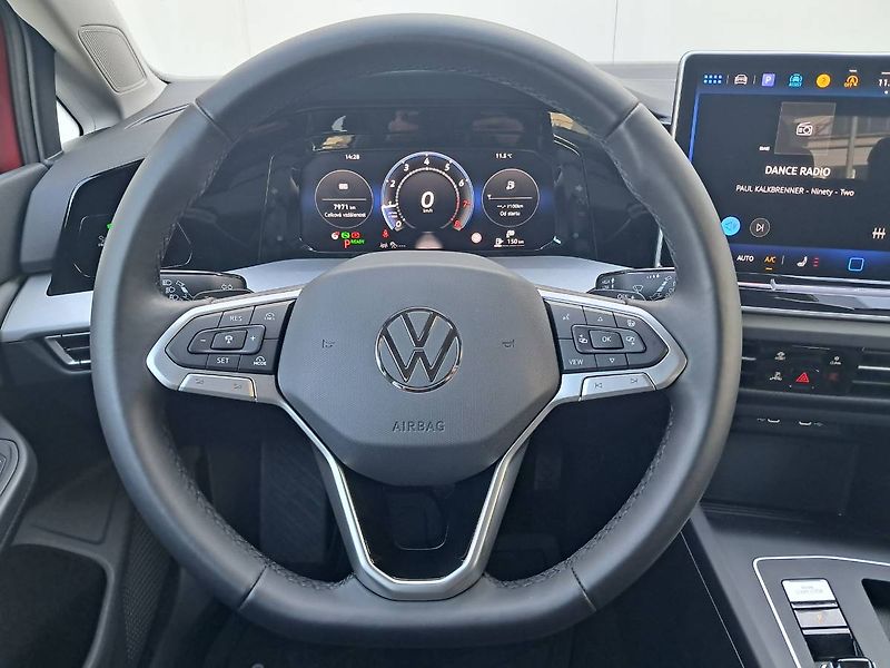 Volkswagen Golf (2025) People 1.5 eTSI / 85 kW DSG7 m - fotka 6 z 30