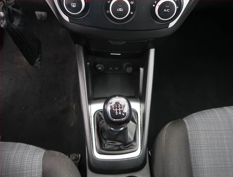 Kia Ceed (2012) 1.4 CVVT - fotka 13 z 15
