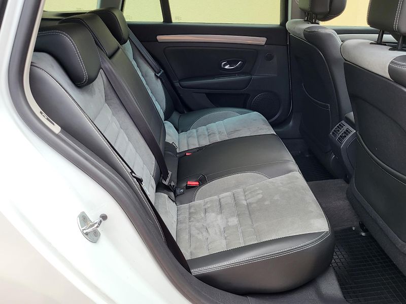 Renault Laguna 2.0dCi 127kW*4CONTROL*PANORAMA - fotka 39 z 54