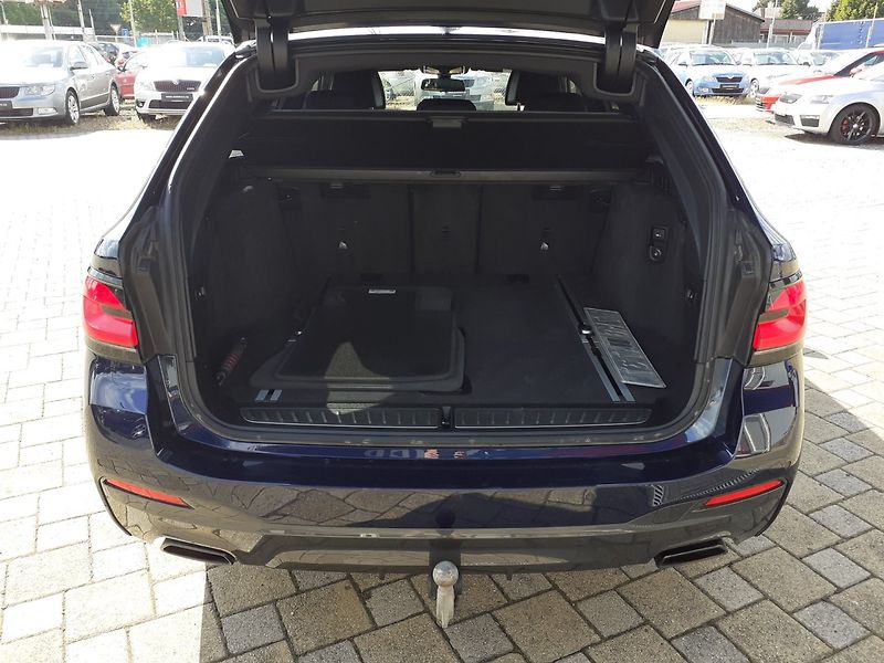BMW Řada 5 (2023) 540d x Drive 250 Kw  ČR - fotka 30 z 46