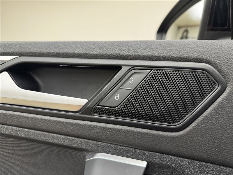 Volkswagen Tiguan 1,5 TSi DSG HUD KAMERA TAŽNÉ - fotka 35 z 50