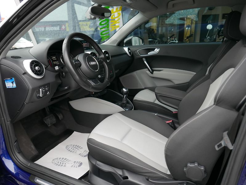 Audi A1 1,4 TFSI S-Line Navi Automat - fotka 14 z 34