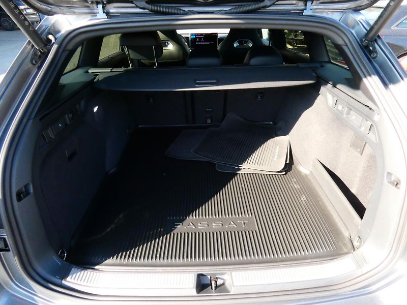 Volkswagen Passat (2024) R-Line 2.0 142KW 4MOTION - fotka 30 z 30