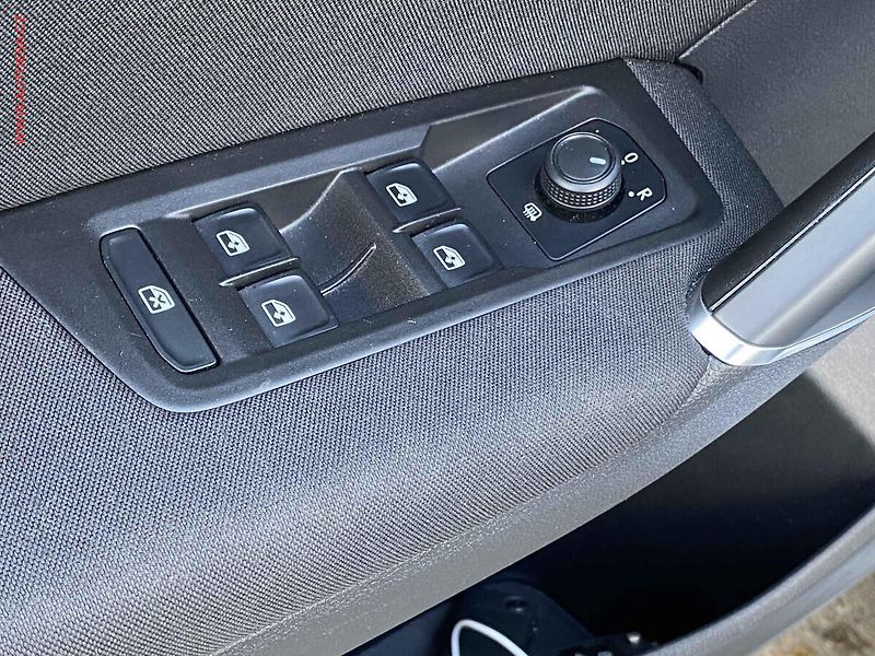 Volkswagen Touran (2022) 2.0 TDi, Comfortline, DSG - fotka 11 z 17