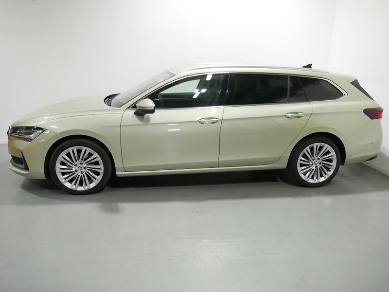 Škoda Superb - fotka 3 z 25