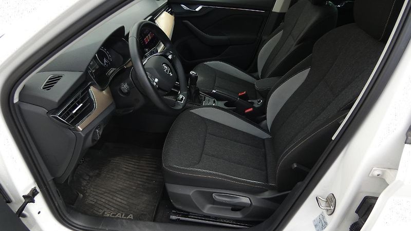 Škoda Scala 1.0 TSI Style - fotka 19 z 23