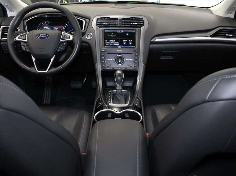 Ford Mondeo 2,0 TDCi 132kW AT Pano. Kůže - fotka 9 z 14