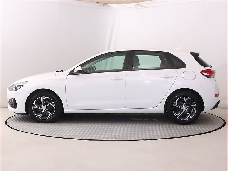 Hyundai i30 (2022) Comfort 1.5 DPI, Serv.kniha - fotka 3 z 18