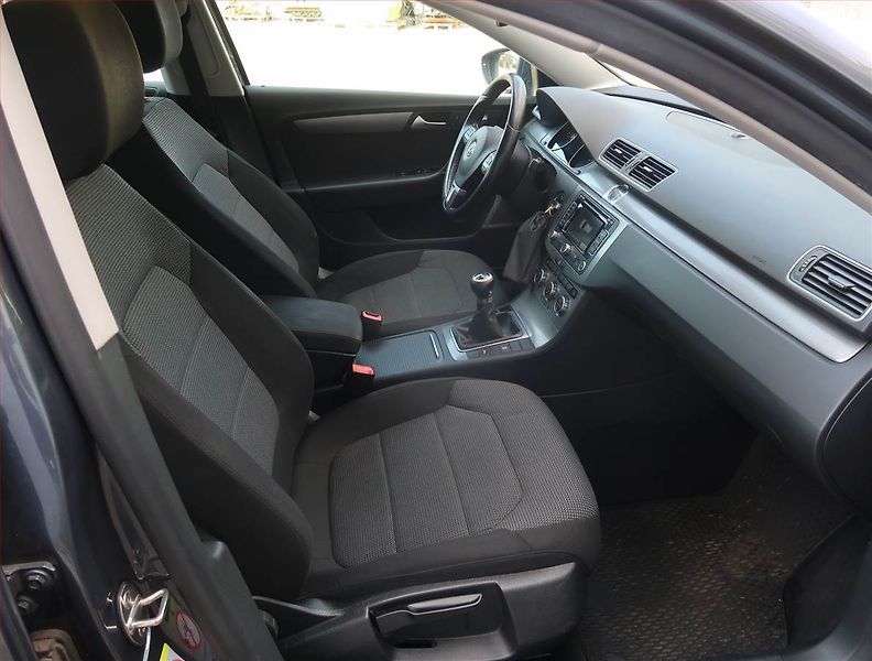 Volkswagen Passat (2012) 1.6 TDI, Park. senzory - fotka 9 z 18