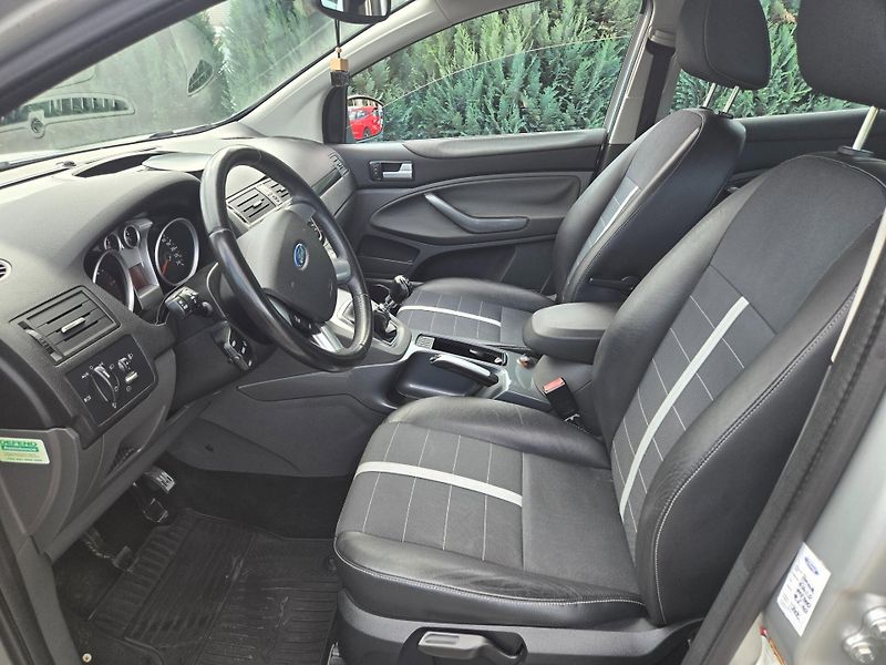 Ford Kuga (2009) Titanium 2,0 TDCi 100kw - 6st. - fotka 8 z 21