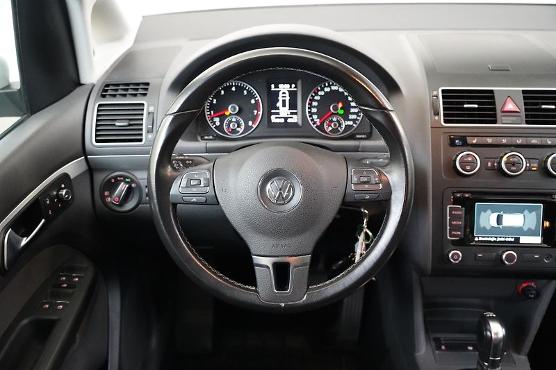 Volkswagen Touran - fotka 18 z 25