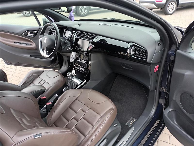 Citroën DS3 1,2 PT,81KW,DIGIKLIMA,KOLA - fotka 22 z 47