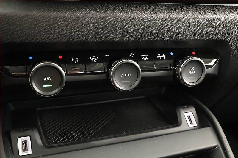 Citroën C4 (2021) 1.2 PureTech, Kůže, Tempomat - fotka 12 z 18