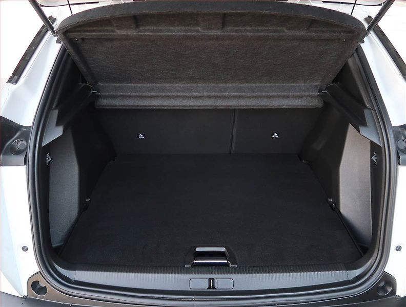 Peugeot 2008 (2023) Allure 1.2 PureTech, Automat - fotka 14 z 17