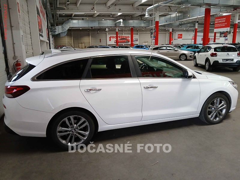 Hyundai i30 (2017) 1.5i - fotka 2 z 3