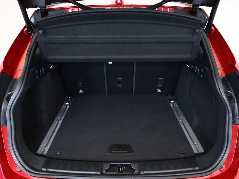 Jaguar F-Pace (2017) 20d AWD, 4X4, Automat - fotka 12 z 22