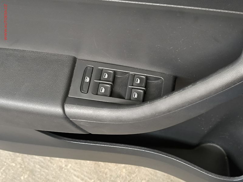 Škoda Rapid (2014) 1.6 TDi, Elegance, xenon - fotka 16 z 16