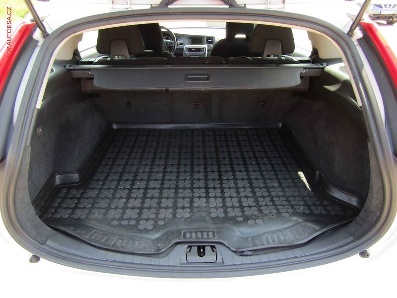 Volvo V60 (2013) 1.6D, AC, STK6/28 - fotka 7 z 19
