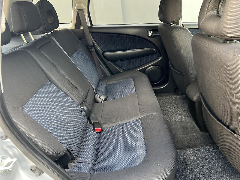 Mitsubishi Outlander Navigator 2.0i 4x4 KLIMA ALU - fotka 24 z 32