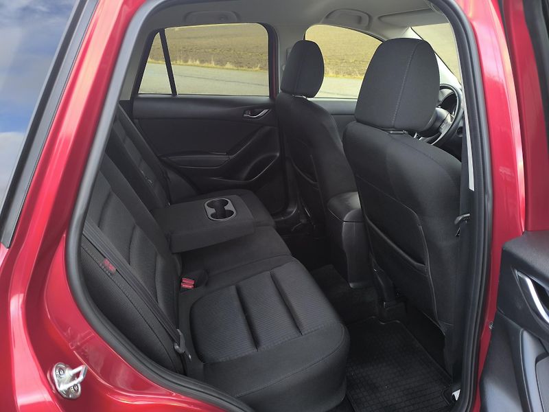 Mazda CX-5 2.2 4x4 TAŽNÉ, DOLOŽENÉ KM - fotka 16 z 39