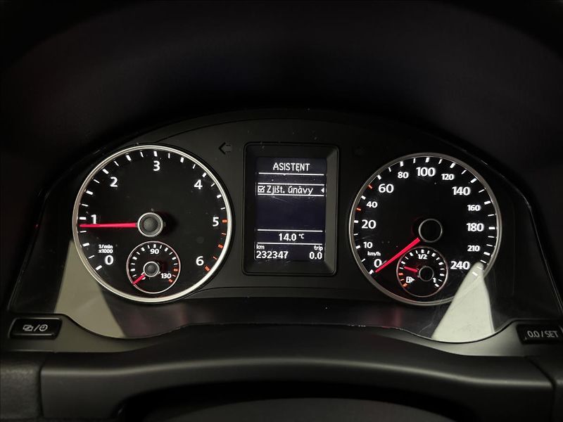 Volkswagen Tiguan 2,0 110kW 4X4 NAVI SERVIS TZ - fotka 14 z 41